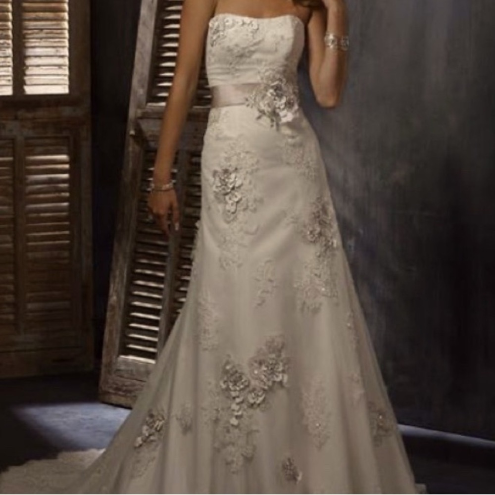 Elegant Ivory Strapless Gown with Floral Embroidery